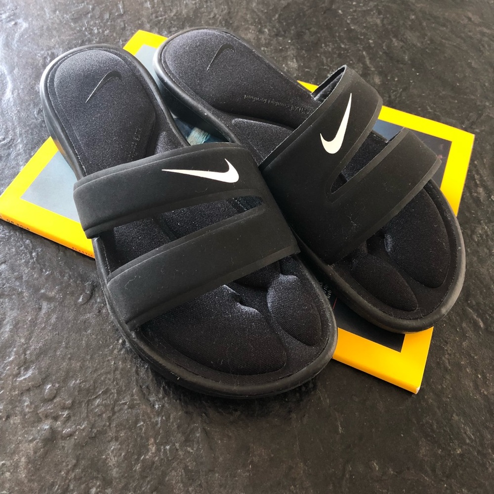 Nike womens sandals new no box